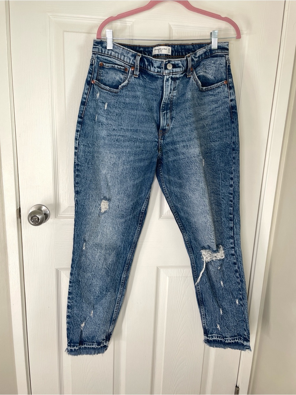 Abercrombie & Fitch The Mom High Rise Distressed Jeans Size 14 / 32 Long L